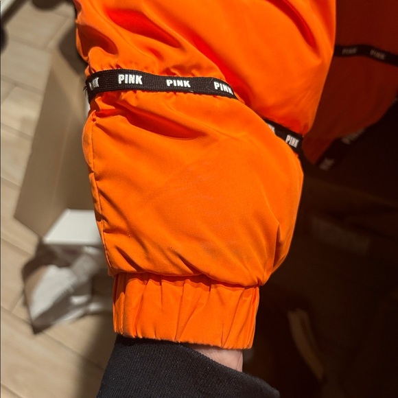 RARE HTF PINK VICTORIAS SECRET ORANGE LOGO 2018 FASHION SHOW PUFFER JACKET - Picture 10 of 11